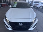 2023 Altima Thumbnail 3