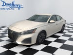 2023 Altima Thumbnail 1