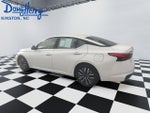 2023 Altima Thumbnail 3