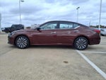 2024 Altima Thumbnail 2