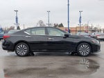 2024 Altima Thumbnail 3