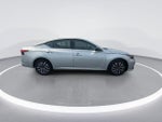 2024 Altima Thumbnail 9