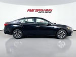 2025 Altima Thumbnail 8