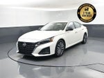 2025 Altima Thumbnail 2