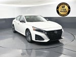 2025 Altima Thumbnail 3