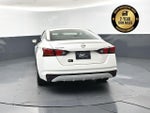 2025 Altima Thumbnail 4