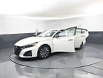 2025 Altima Thumbnail 8