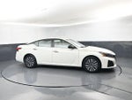 2025 Altima Thumbnail 9
