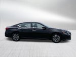 2025 Altima Thumbnail 2