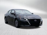 2025 Altima Thumbnail 9