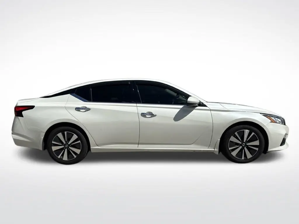 2019 Nissan Altima - $9,997