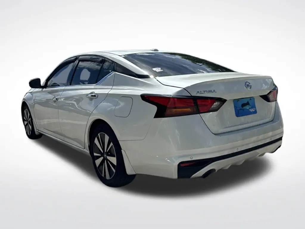 2019 Nissan Altima - $9,997
