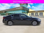 2023 Altima Thumbnail 4