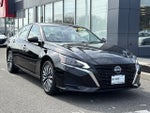 2025 Altima Thumbnail 2