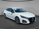 2025 Altima Thumbnail 3