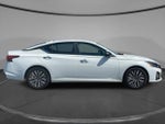 2025 Altima Thumbnail 6