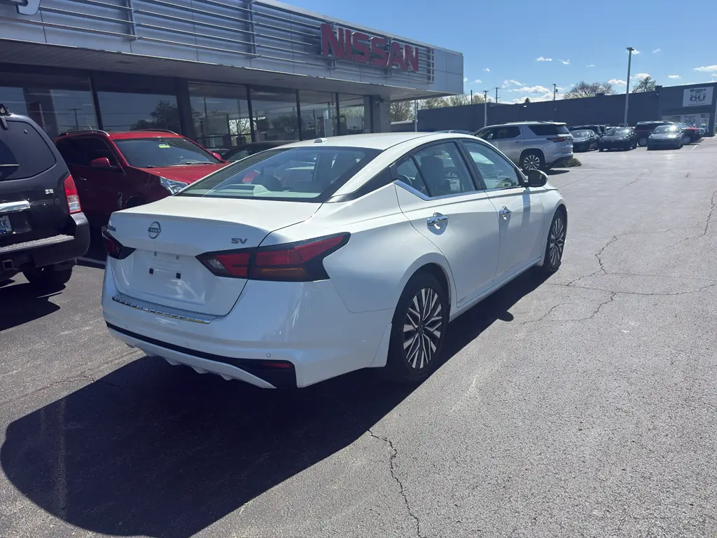 2023 Nissan Altima - $17,450