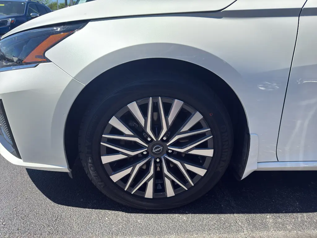 2023 Nissan Altima - $17,450
