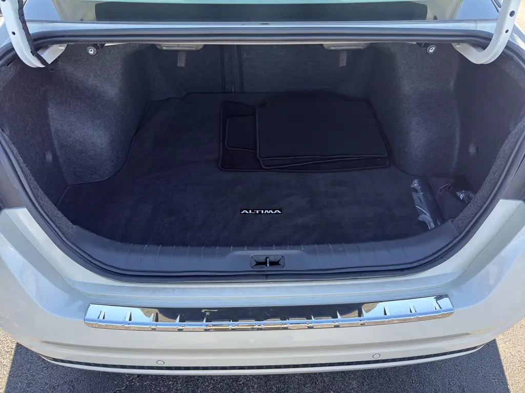 2023 Nissan Altima - $17,450