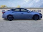 2023 Altima Thumbnail 4