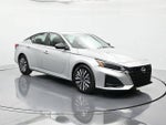 2024 Altima Thumbnail 3