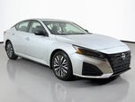 2024 Altima Thumbnail 2
