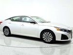 2024 Altima Thumbnail 3