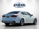 2025 Altima Thumbnail 3