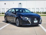 2025 Altima Thumbnail 3