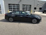 2024 Altima Thumbnail 3