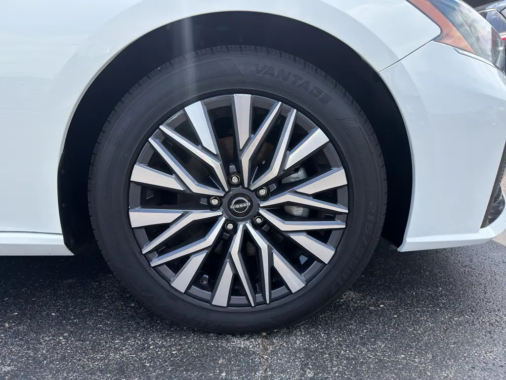 2025 Nissan Altima - $21,995