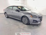 2025 Altima Thumbnail 3
