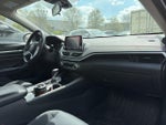 2022 Altima Thumbnail 26
