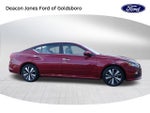 2022 Altima Thumbnail 2