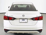 2023 Altima Thumbnail 9