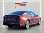 2023 Altima Thumbnail 4