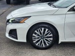 2023 Altima Thumbnail 9