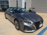 2023 Altima Thumbnail 3