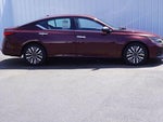 2024 Altima Thumbnail 2