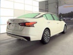 2024 Altima Thumbnail 2