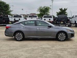 2025 Altima Thumbnail 2