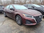 2024 Altima Thumbnail 2