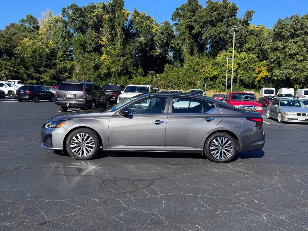 2025 Nissan Altima - $20,000