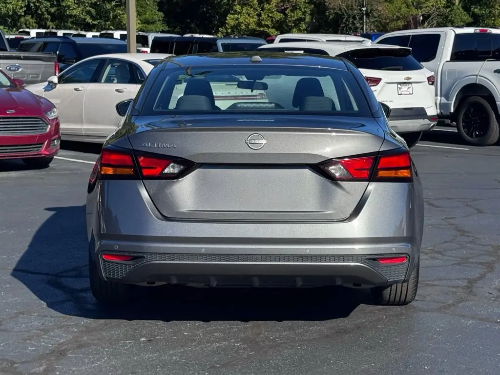 2025 Nissan Altima - $20,000