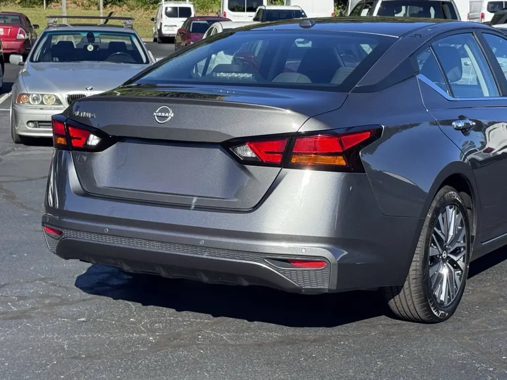 2025 Nissan Altima - $20,000
