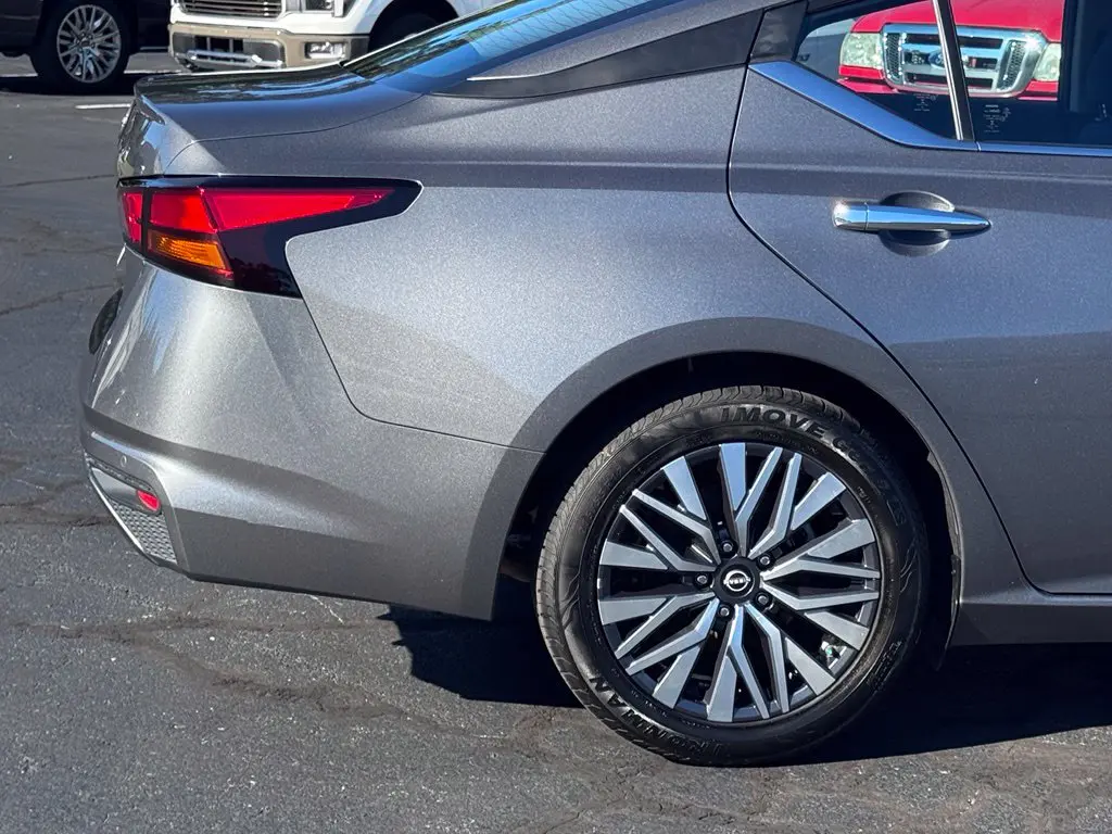 2025 Nissan Altima - $20,000