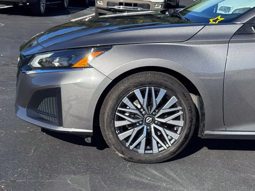 2025 Nissan Altima - $20,000