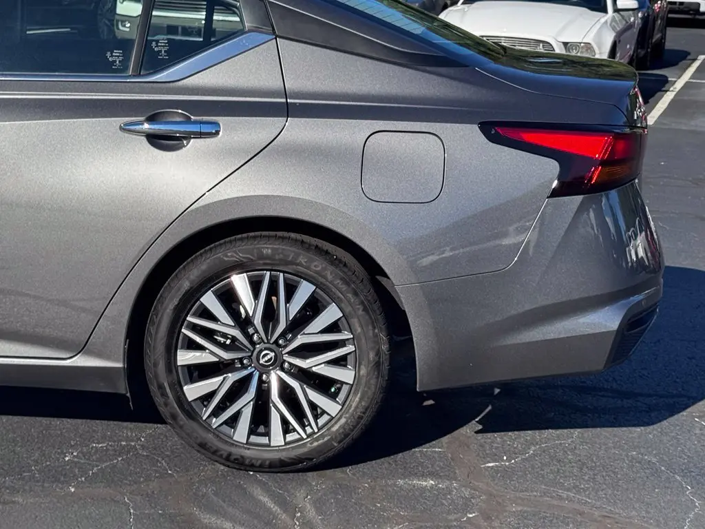 2025 Nissan Altima - $20,000