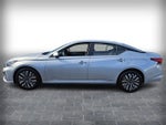 2023 Altima Thumbnail 4