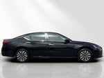 2024 Altima Thumbnail 3